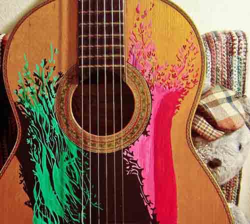 Ink-Illustrated-Guitars-by-Artist-Pez-De-Tierra-6