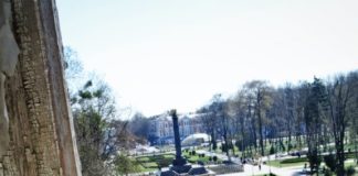 У Полтаві митці захопили закинуту будівлю в центрі міста_1