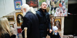 У Полтаві митці захопили закинуту будівлю в центрі міста_2