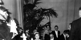 Princess-Margaret---21-November-1951---credits--Rue-des-Archives-AGIP