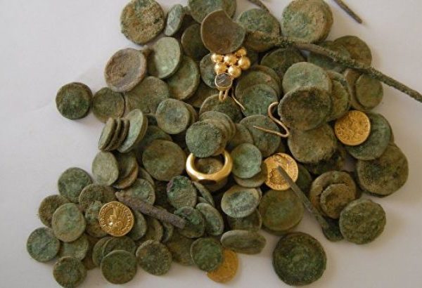 v-zamke-yaponii-arxeologi-nashli-monety-osmanskoj-imperii-i-drevnego-rima