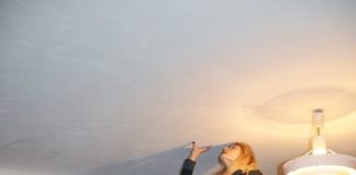 Винсталляции _Класс_ Михаила Букшки. Леля Гольдштейн и Михаил Букша