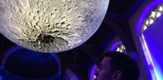 Художник воссоздал точную копию Луны 3