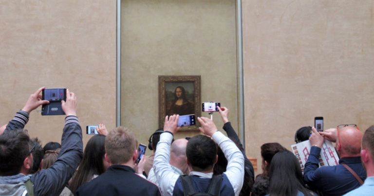 Visitors photograph "Mona Lisa"
