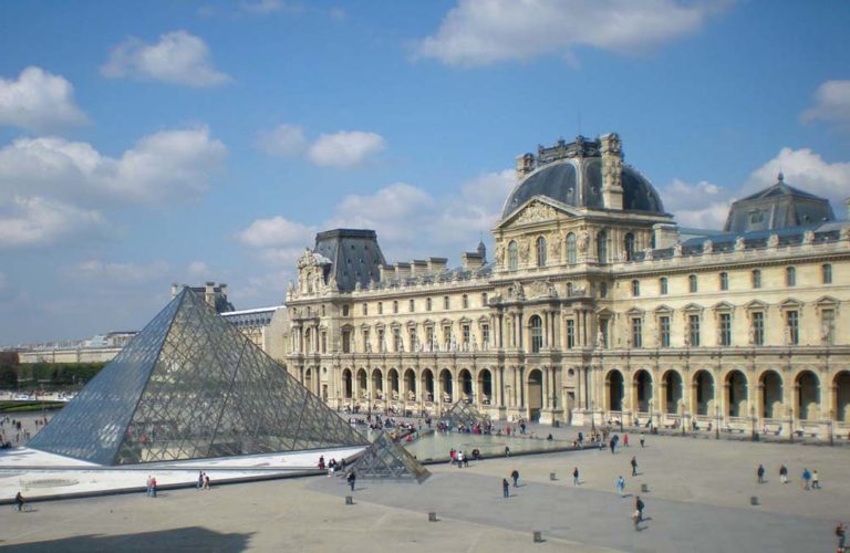 Louvre-Museum-pyramid-Paris-Pei-IM